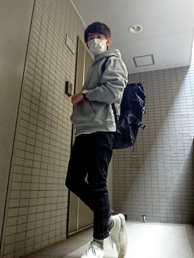 「黒リュック」｜「アイテム（腕時計）」を使った、Noddyさん（メンズ・168cm）の冬コーディネート