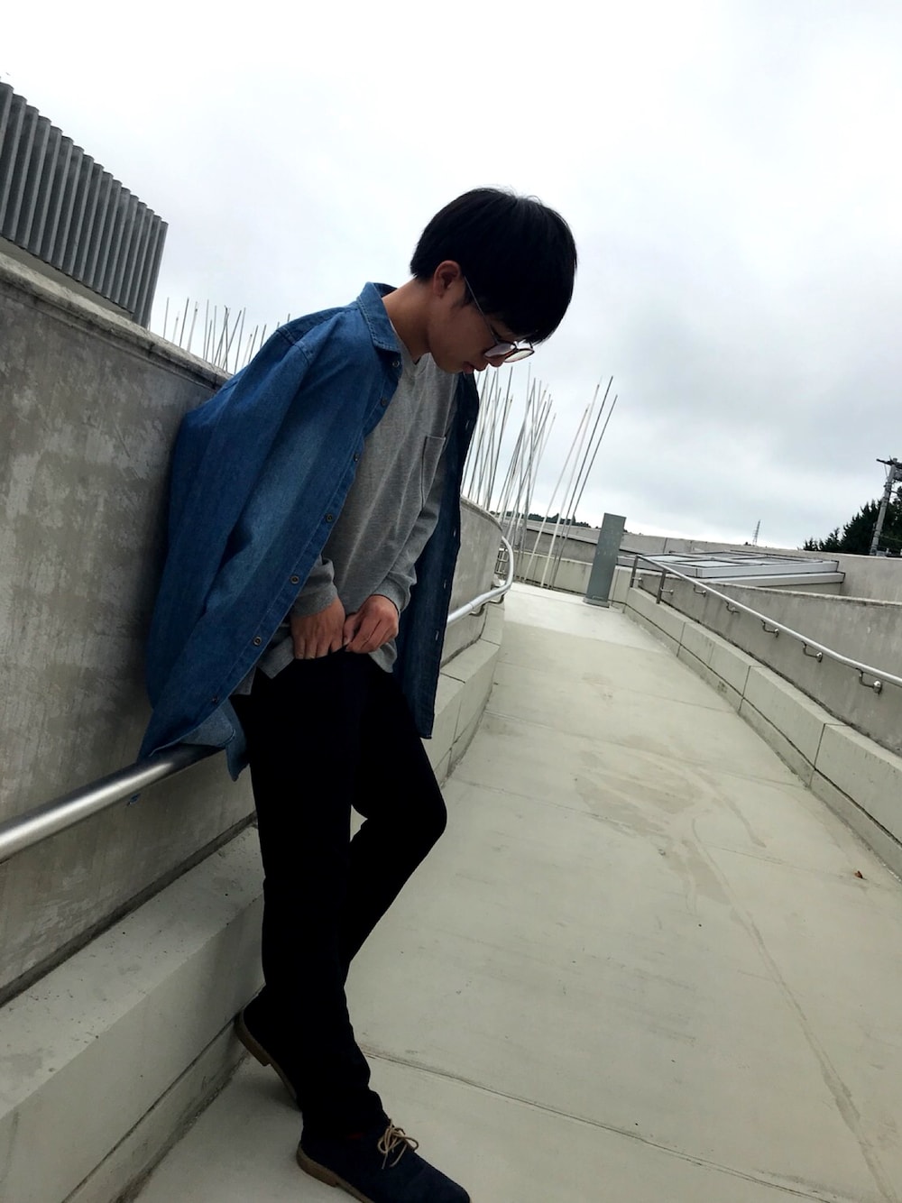 「秋、黒スキニー、GU、UNIQLO、H&M、中学生、休日スタイル、おしゃれさんと繋がりたい」｜「UNIQLOのアイテム（メガネ、ブラウン系）」を使った、Tatsuk!さん（メンズ・165cm）の秋コーディネートの1枚目の写真