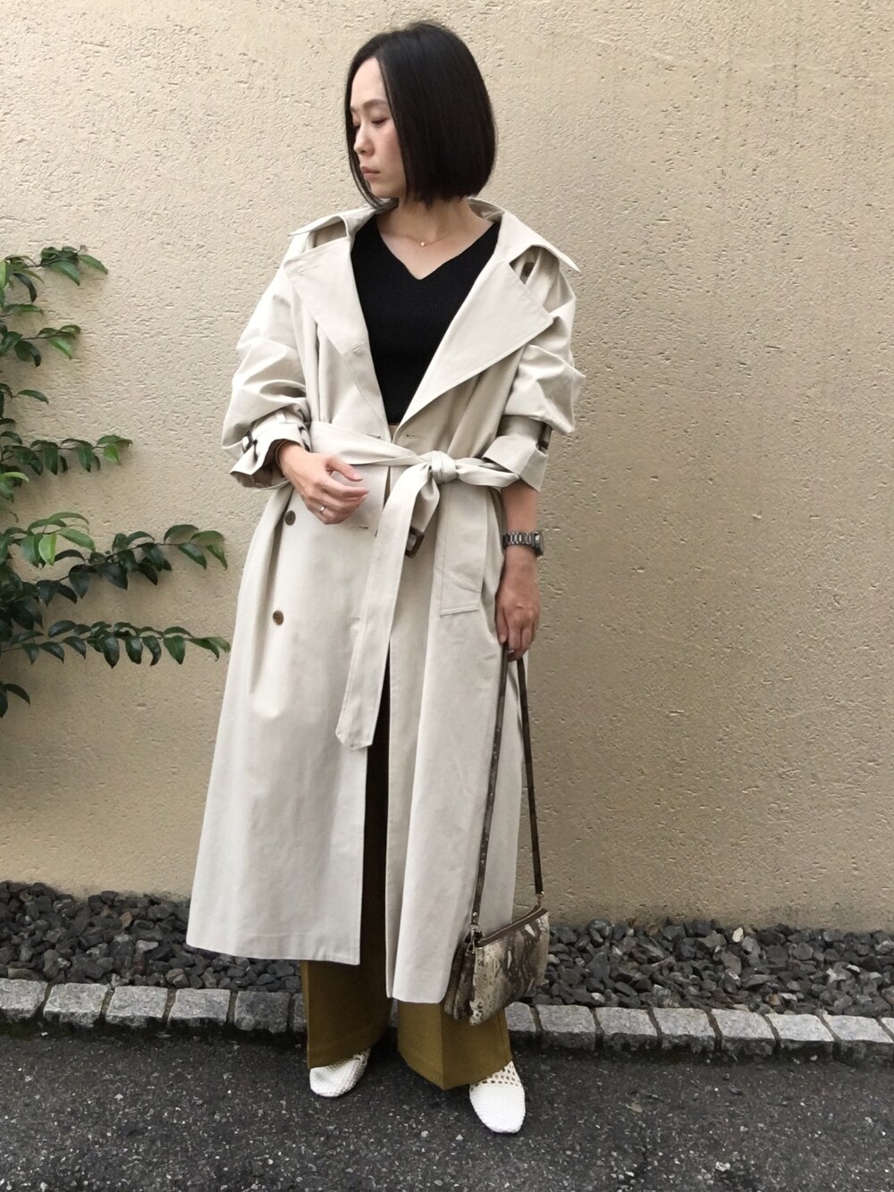 「DouDou、ドルマン、トレンチコート、リブニット、ワイドパンツ、マスタード、秋のコーデ、新作」｜「DouDouのドルマントレンチコート（その他アウター、ベージュ系）」を使った、aikoさん（レディース・158cm）の秋コーディネートの1枚目の写真