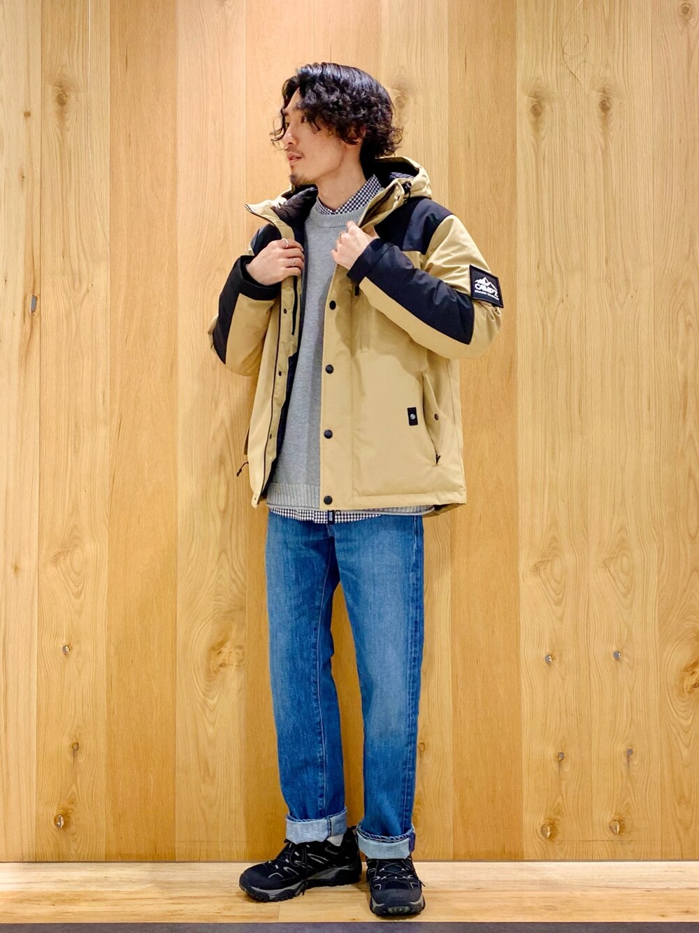 「大人カジュアル、オトナカジュアル、秋冬コーデ、デニム、ジーンズ、ニット、ダウンジャケット、ootd、お洒落さんとつながりたい、いいね、save、フォローお願いします🤑」｜「CAMP7の【CAMP7】SIMPATEXダウンジャケット（ダウンジャケット/コート、ベージュ系）」を使った、ｻｻﾏ さん（メンズ・175cm）の秋コーディネートの1枚目の写真