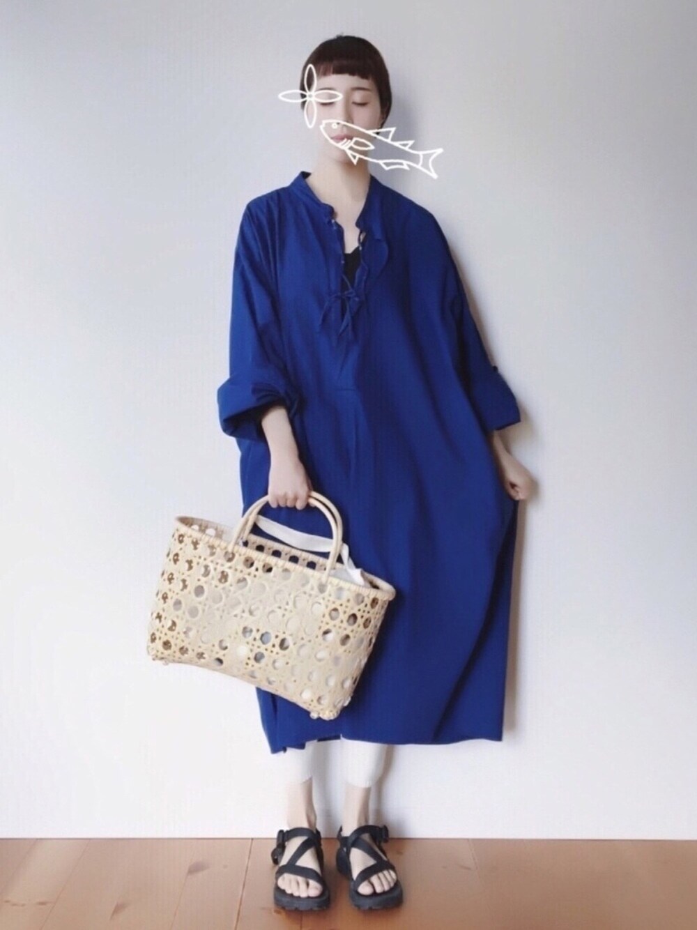 「madeinjapan、ニットパンツ、サンダルコーデ、籠バッグ」｜「VINTAGEのアイテム（ワンピース、ブルー系）」を使った、 s h i.さん（レディース・157cm）の春コーディネートの1枚目の写真