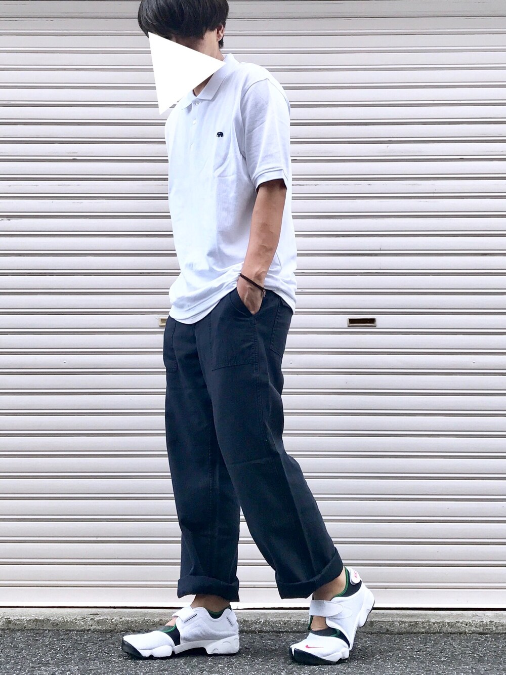「夏、シンプル、ポロシャツ、ベイカーパンツ、ロールアップ、エアリフト、カジュアル、スニーカーコーデ、さわやか男子になりたい、白」｜「green label relaxingのBC ◎SUPIMA LOGO ポロシャツ SS（ポロシャツ、ホワイト系）」を使った、ちゃんえがさん（メンズ・178cm）の夏コーディネートの1枚目の写真