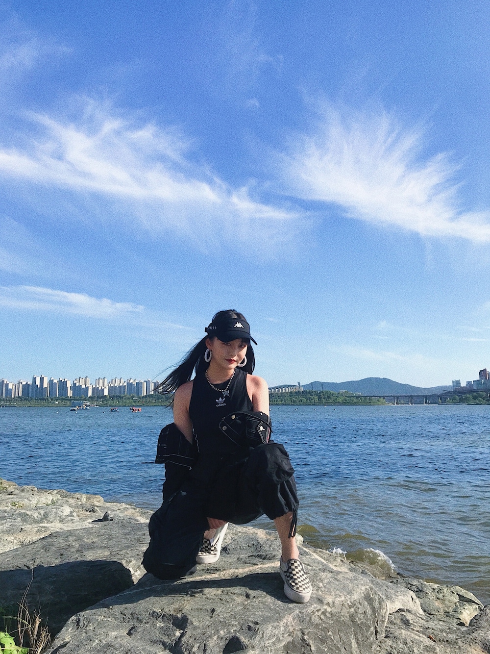 「뚝섬유원지」｜「Kappaのアイテム（キャップ、ブラック系）」を使った、Yvonneさん（レディース・165cm）の秋コーディネートの1枚目の写真