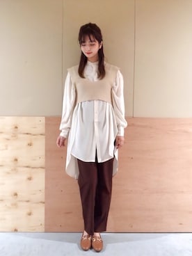 「ブラウンパンツ」｜「アイテム（パンプス）」を使った、NATSUKI SATOさん（レディース・162cm）の秋コーディネート
