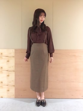 「earth music&ecology（アースミュージックアンドエコロジー）の2WAYナロースカート ＊（スカート）」を使った、NATSUKI SATOさん（レディース・162cm）の秋コーディネート