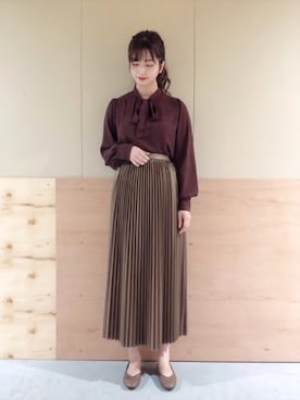 「earth music&ecology（アースミュージックアンドエコロジー）のフェイクレザープリーツスカート ＊（スカート）」を使った、NATSUKI SATOさん（レディース・162cm）の秋コーディネート