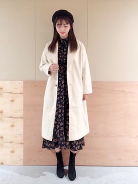 「白コート」｜「アイテム（その他アウター）」を使った、NATSUKI SATOさん（レディース・162cm）の秋コーディネート