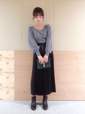 「earth music&ecology（アースミュージックアンドエコロジー）のフェイクレザープリーツスカート ＊（スカート）」を使った、NATSUKI SATOさん（レディース・162cm）の秋コーディネート