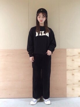 「FILA（フィラ）のアイテム（スウェット）」を使った、NATSUKI SATOさん（レディース・162cm）の冬コーディネート