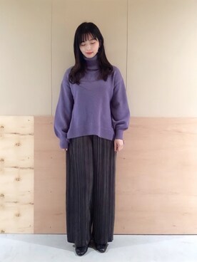 「earth music&ecology（アースミュージックアンドエコロジー）のベロアプリーツストレートパンツ　＊（その他パンツ）」を使った、NATSUKI SATOさん（レディース・162cm）の冬コーディネート