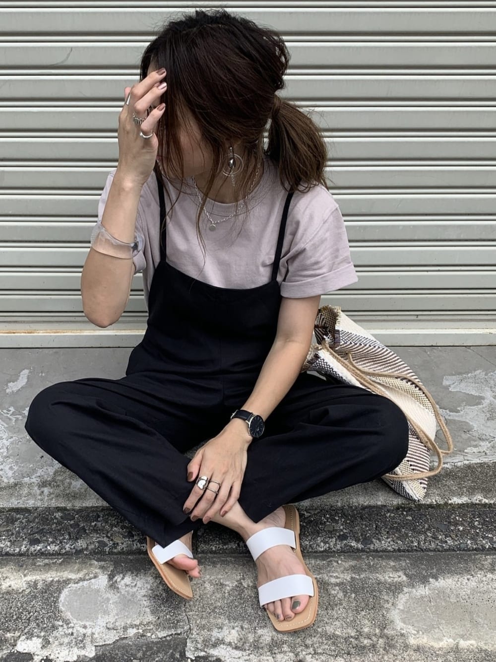 「シンプルコーデ、カジュアルコーデ、大人カジュアル、サロペット、おしゃれさんと繋がりたい、サンダル、夏コーデ」｜「CANAL JEANのRED CHOP WORKS(レッドチョップワークス) テンセルリネンテーパードサロペット（サロペット/オーバーオール、ブラック系）」を使った、chii___ca♡さん（レディース・161cm）の夏コーディネートの1枚目の写真