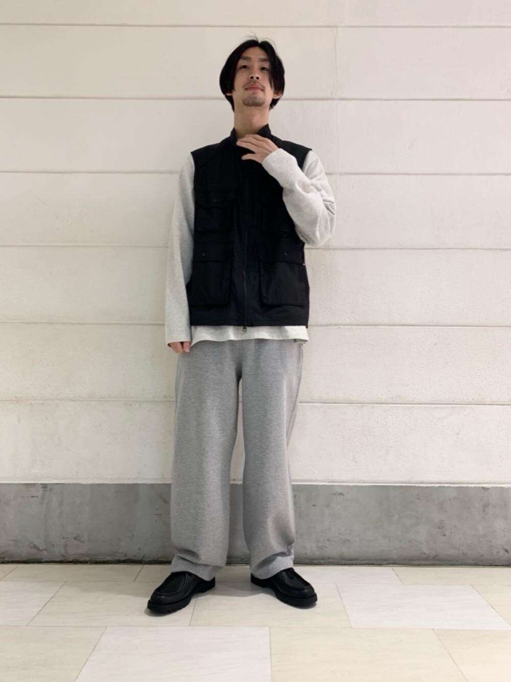 「KLEMANの＜KLEMAN＞ PADRE/シューズ（モカシン/デッキシューズ、ブラック系）」を使った、伊藤 祥平さん（メンズ・178cm）の春コーディネートの1枚目の写真