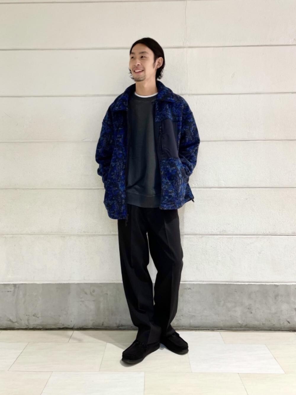 「アウター、ストリート、EXCLUTIVE ITEM STYLE、WIDE SILHOUETTE STYLE」｜「MONKEY TIMEの＜monkey time＞ renu TRO WIDE 1P PANTS/ワイドパンツ（その他パンツ、ブラック系）」を使った、伊藤 祥平さん（メンズ・178cm）の秋コーディネートの1枚目の写真