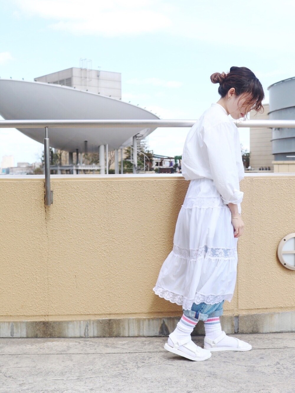 「靴下屋、高橋愛、高橋愛×靴下屋、COMOLI、mina perhonen、teva、古着、ラインソックス、サンダル×靴下、白ソックス」｜「靴下屋の靴下屋/ 3本ラインリブソックス（ソックス/靴下、その他）」を使った、Miki.Nさん（レディース・148cm）の春コーディネートの1枚目の写真