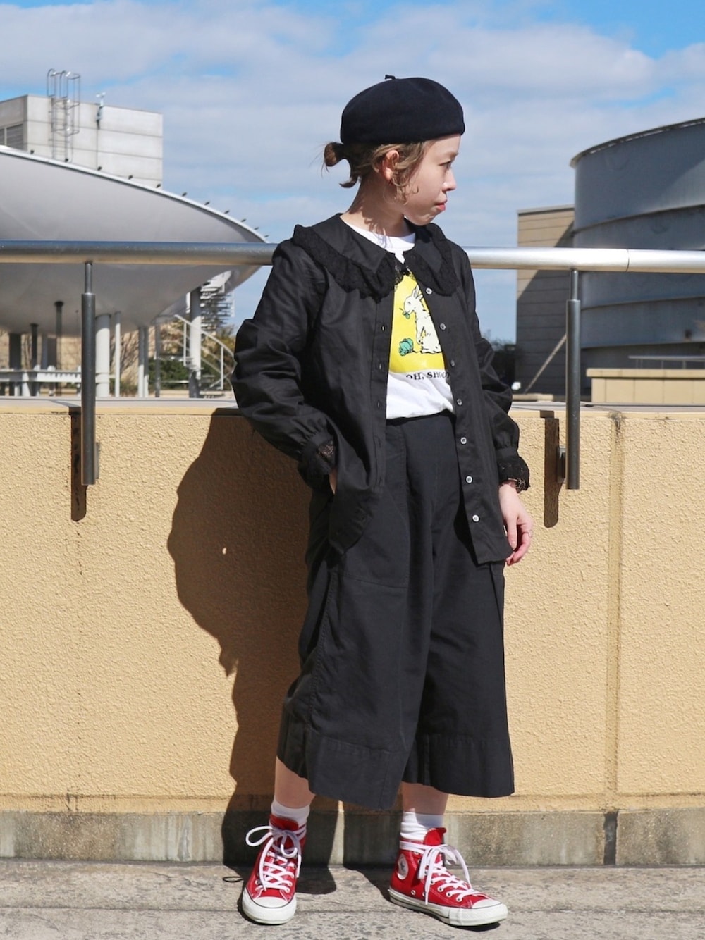 ホワイト系のソックス/靴下を着用したレディースの春コーディネートの1枚目の写真