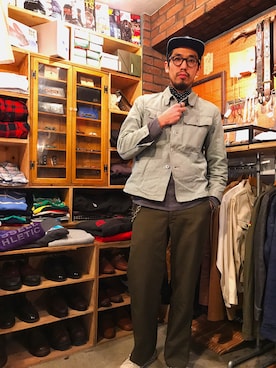 「SWISS MILITARY（スイスミリタリー）のアイテム（ミリタリージャケット、グレー系）」を使った、Hirokazu Kodamaさん（メンズ・178cm）の冬コーディネート