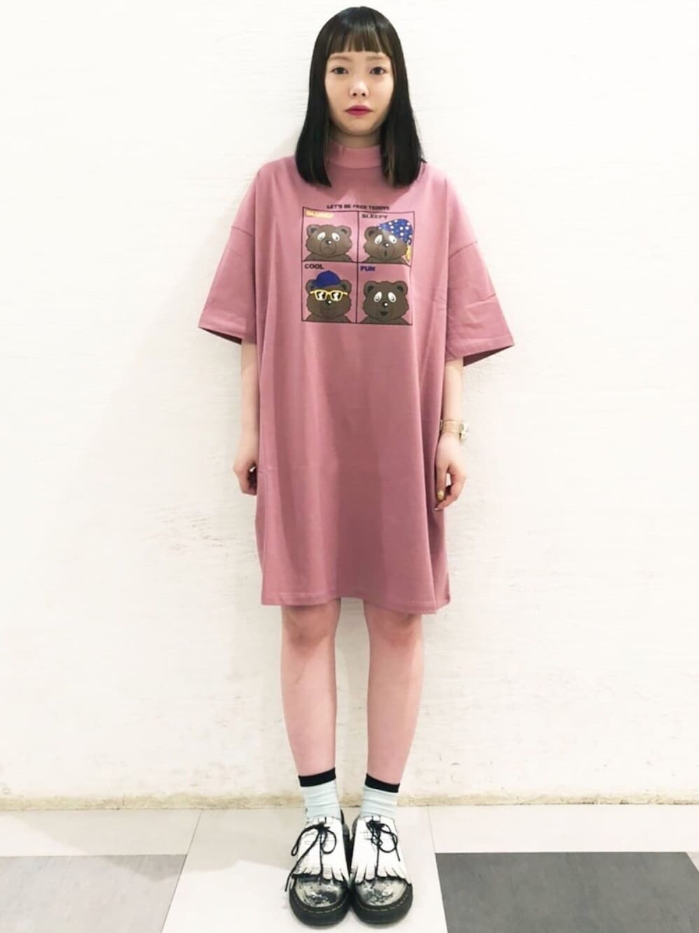 「Candy Stripper、Tシャツワンピ、ワンピース、Tシャツ、プチハイネック、オーバーサイズ、ピンク、テディベア、POP」｜「Candy StripperのLET'S BE FREE TEDDYS TEE ワンピース（ワンピース、ピンク系）」を使った、CandyStripperさん（レディース・155cm）の春コーディネートの1枚目の写真