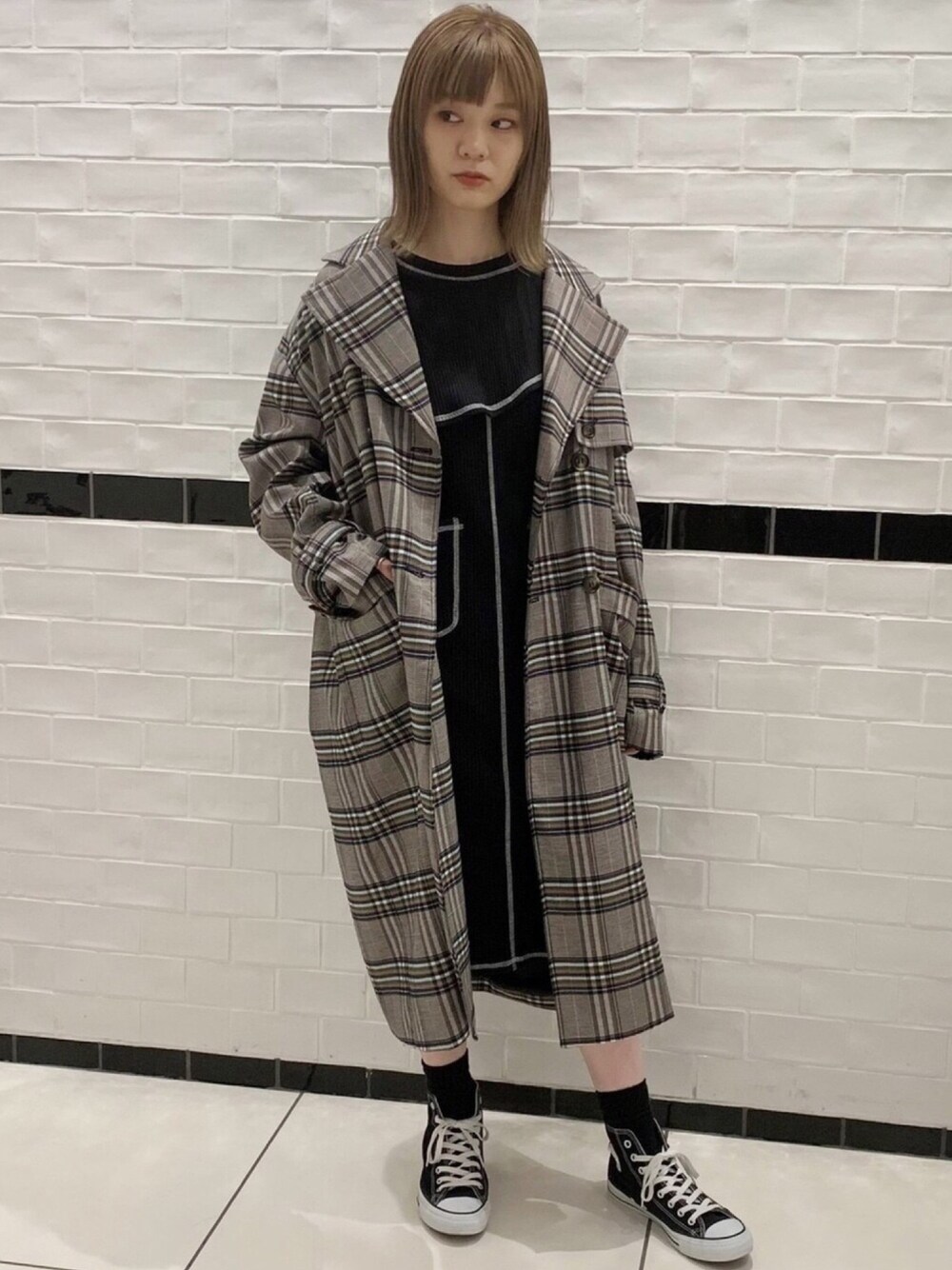 「Candy Stripper、コート、チェック、チェスターコート、ワンピース、変形ワンピース、ブラック、converse」｜「Candy StripperのMIX CHECK DOUBLE コート（その他アウター、ブラウン系）」を使った、CandyStripperさん（レディース・167cm）の秋コーディネートの1枚目の写真