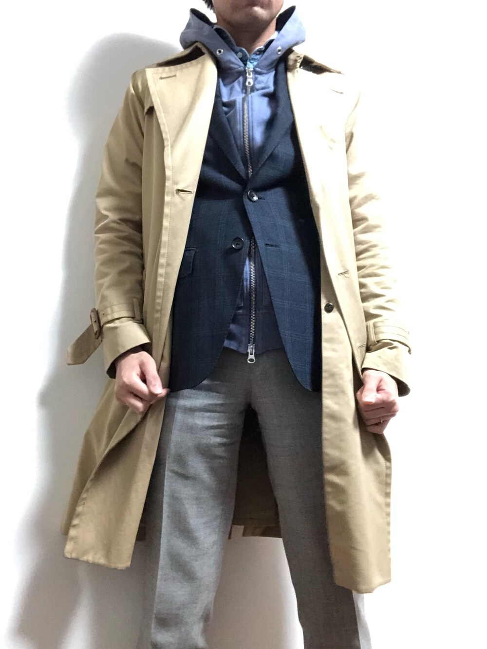 「オトナカジュアル、トレンチコート、ジャケパン、パーカー、チェックジャケット」｜「SHIPSのアイテム（シャツ/ブラウス、ブルー系）」を使った、Tak.Kさん（メンズ・168cm）の春コーディネートの1枚目の写真