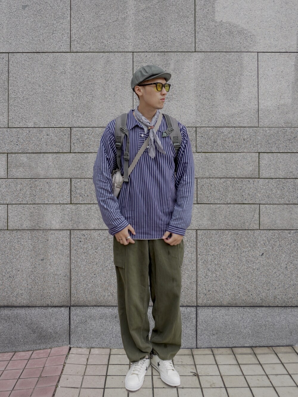 「ootd、街頭穿搭、休閒、復古、日系極簡、基礎款、雨天搭配、古着MIX、converse」｜「CONVERSEのアイテム（シューズ、ホワイト系）」を使った、LWJさん（メンズ・177cm）の秋コーディネートの1枚目の写真