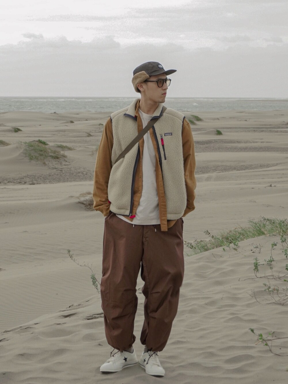 「ootd、復古、daily look、秋のコーデ、休閒、基礎款、古着MIX」｜「patagoniaのアイテム（ダウンベスト、ベージュ系）」を使った、LWJさん（メンズ・177cm）の秋コーディネートの1枚目の写真