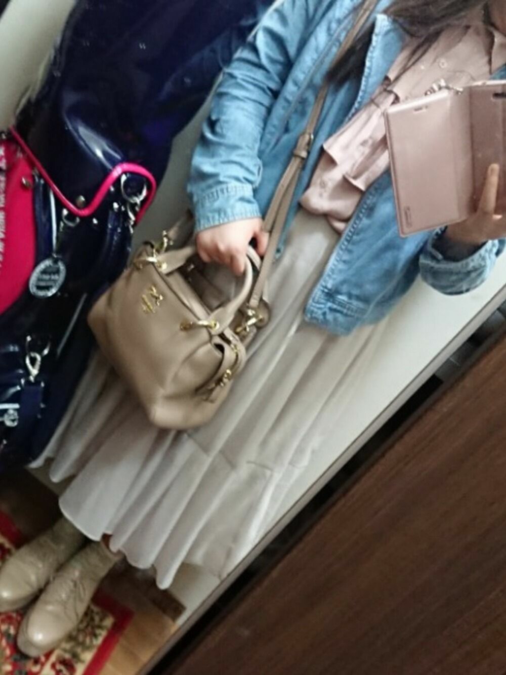 深田恭子さんドラマ着用アイテム》ティアードフリルブラウスを