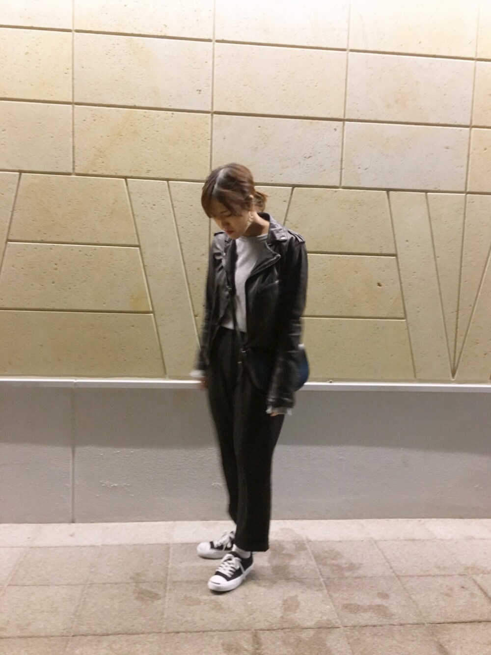 「シンプル、black、スニーカーコーデ、レザージャケット、ライダース、SHIPS for women、PHEENY、YAECA、converse、jack purcell」｜「CONVERSEのCONVERSE (コンバース）　JACK PURCELL　ジャックパーセル　（スニーカー、ブラック系）」を使った、_______misakoさん（レディース・164cm）の秋コーディネートの1枚目の写真