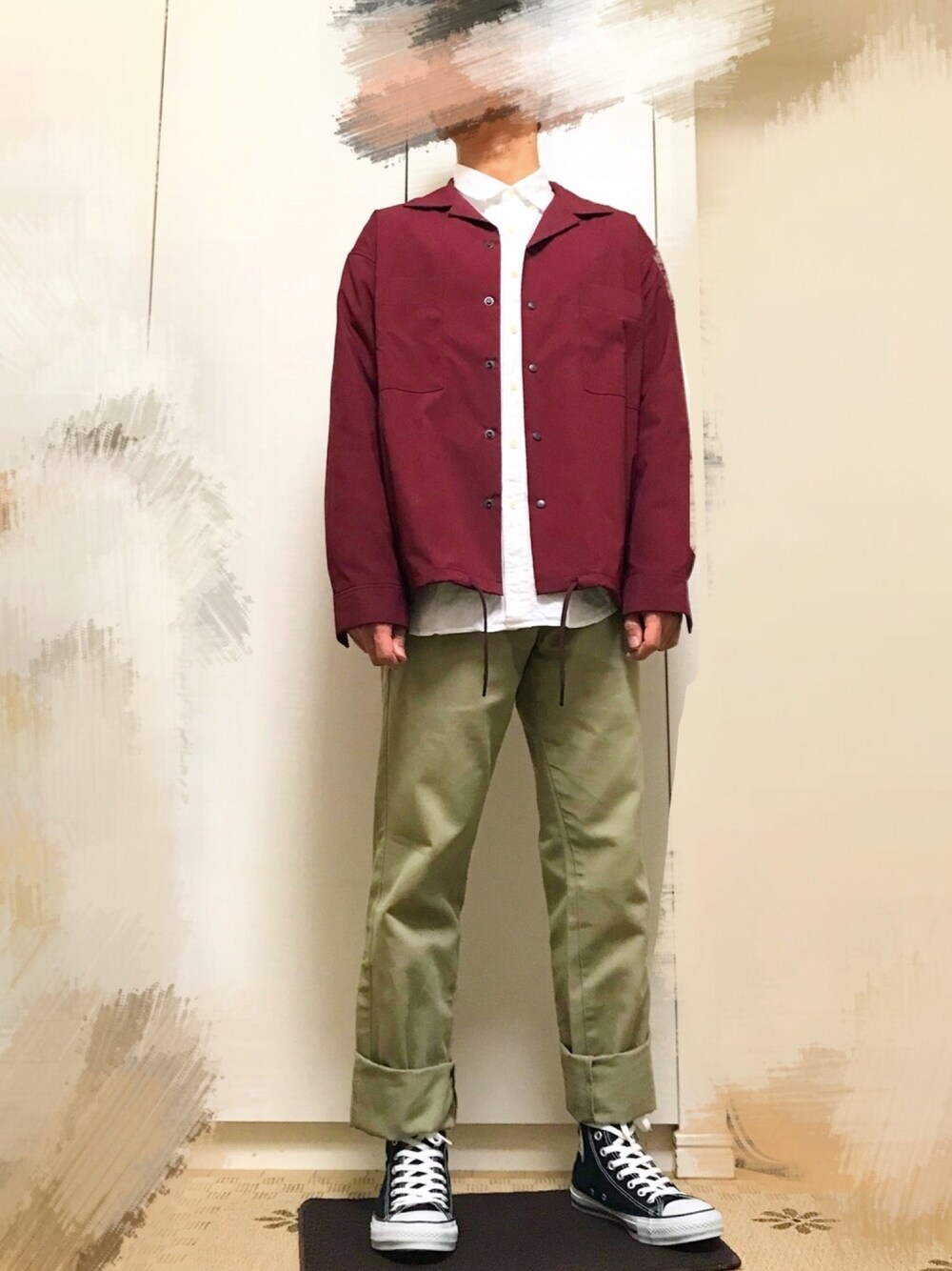 「シンプル、ベージュパンツ、チノパン、コーチジャケット、古着MIX、コンバース オールスター、カジュアル、プチプラ、定番、高校生」｜「CIAOPANICのコーチジャケット（ブルゾン、レッド系）」を使った、うみさん（メンズ・168cm）の冬コーディネートの1枚目の写真