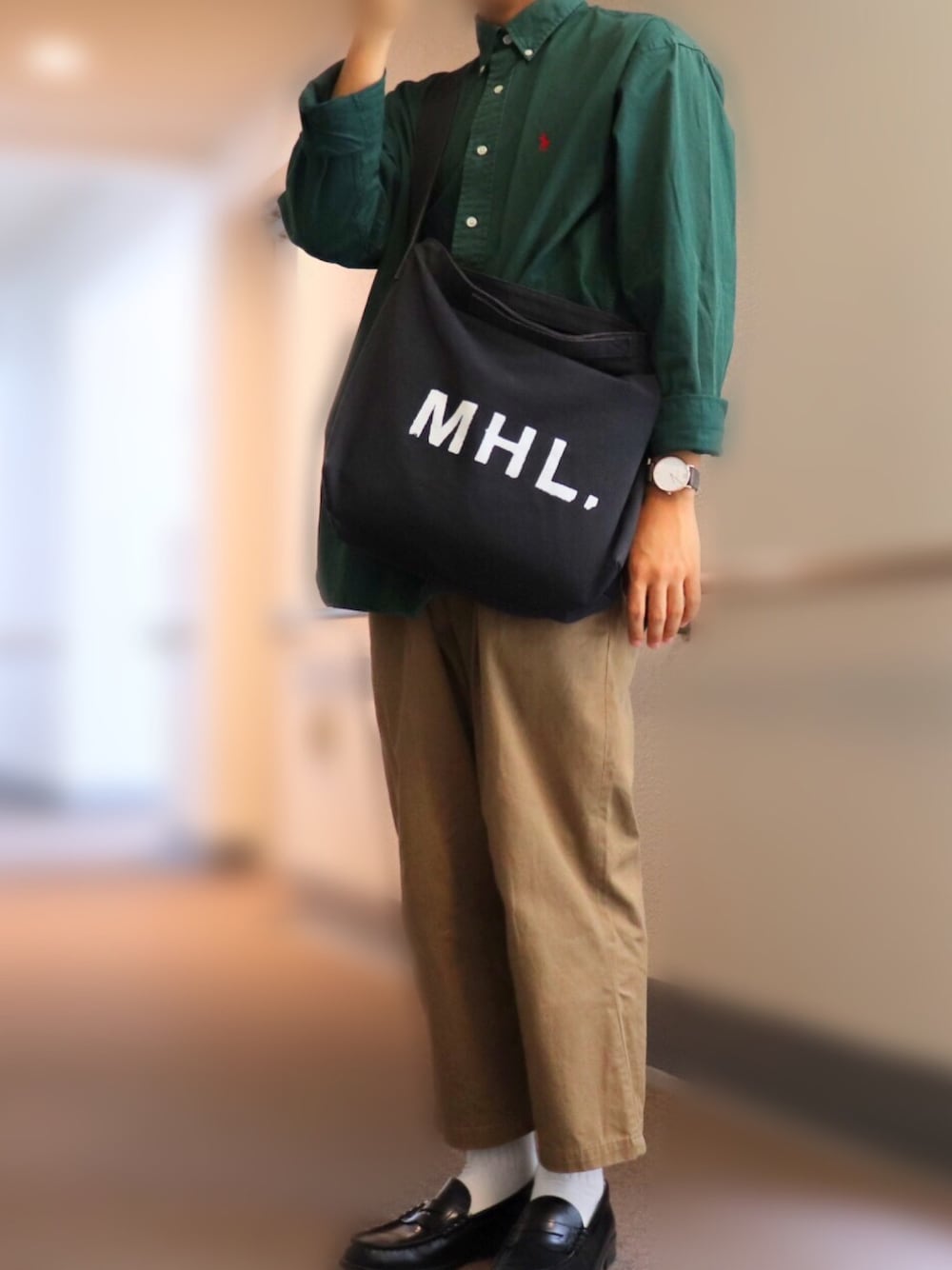「秋服準備はじめました、シンプルコーデ、ラルフローレンシャツ、古着、秋のコーデ、チノパン、ローファー、ショルダーバッグ、きれいめカジュアル、ポロラルフローレン」｜「POLO RALPH LAURENのアイテム（シャツ/ブラウス、グリーン系）」を使った、うみさん（メンズ・168cm）の秋コーディネートの1枚目の写真
