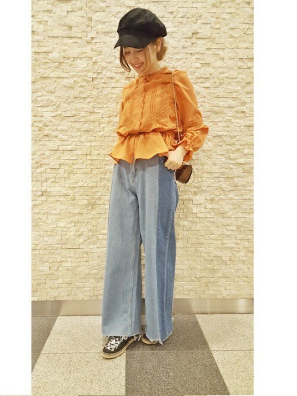 「デニム、ブラウス、カジュアル、LOWRYS FARM、秋のコーデ、フラットシューズ、レース、キャスケット、ootd、ローリーズファーム(LOWRYS FARM)」｜「LOWRYS FARMのソフト刺繍フラットシューズ　742493（その他シューズ、ブラック系）」を使った、shioakbnさん（レディース・153cm）の夏コーディネートの1枚目の写真