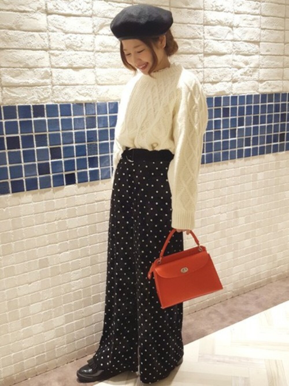 「ニット、ベレー帽、ショルダーバッグ、LOWRYS FARM、秋のコーデ、ドット、マニッシュ、ワイドパンツ、ootd、ローリーズファーム(LOWRYS FARM)」｜「LOWRYS FARMのフェルトベレー　765054（ハンチング/ベレー帽、ブラック系）」を使った、shioakbnさん（レディース・153cm）の秋コーディネートの1枚目の写真