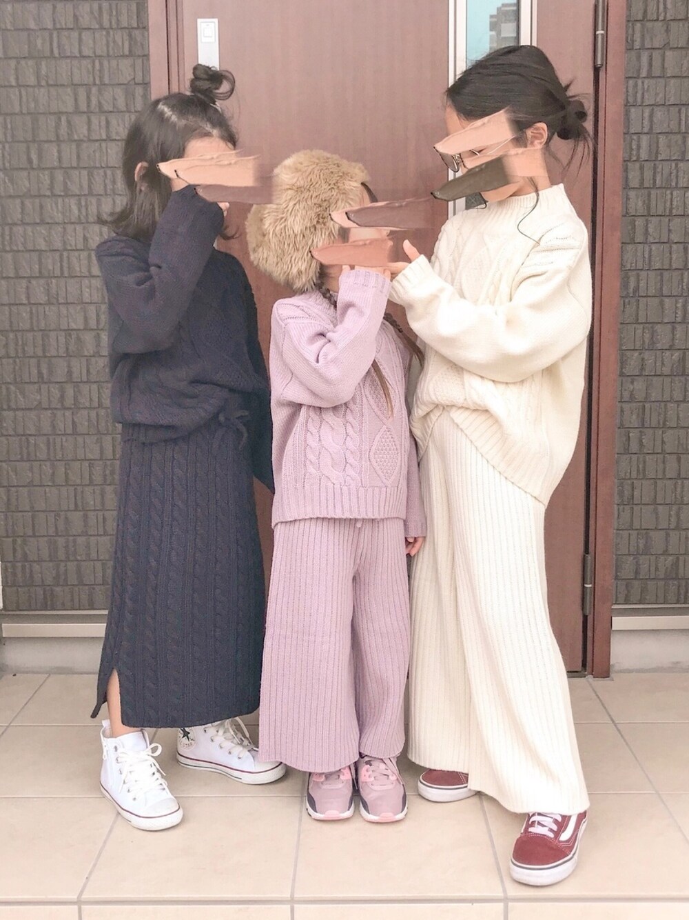 「秋コーデ、kids、女の子、休日スタイル、リンクコーデ、おしゃれさんと繋がりたい、キッズコーデ、セットアップ、ケーブルニット、GU」｜「CONVERSEのコンバース/CONVERSE　CHILD ALL STAR N HUGEPATCH Z HI（18～20cm相当）（スニーカー、ホワイト系）」を使った、ɴɪᴄᴏ.ᴀʏᴀさん（キッズ・100cm）の秋コーディネートの1枚目の写真