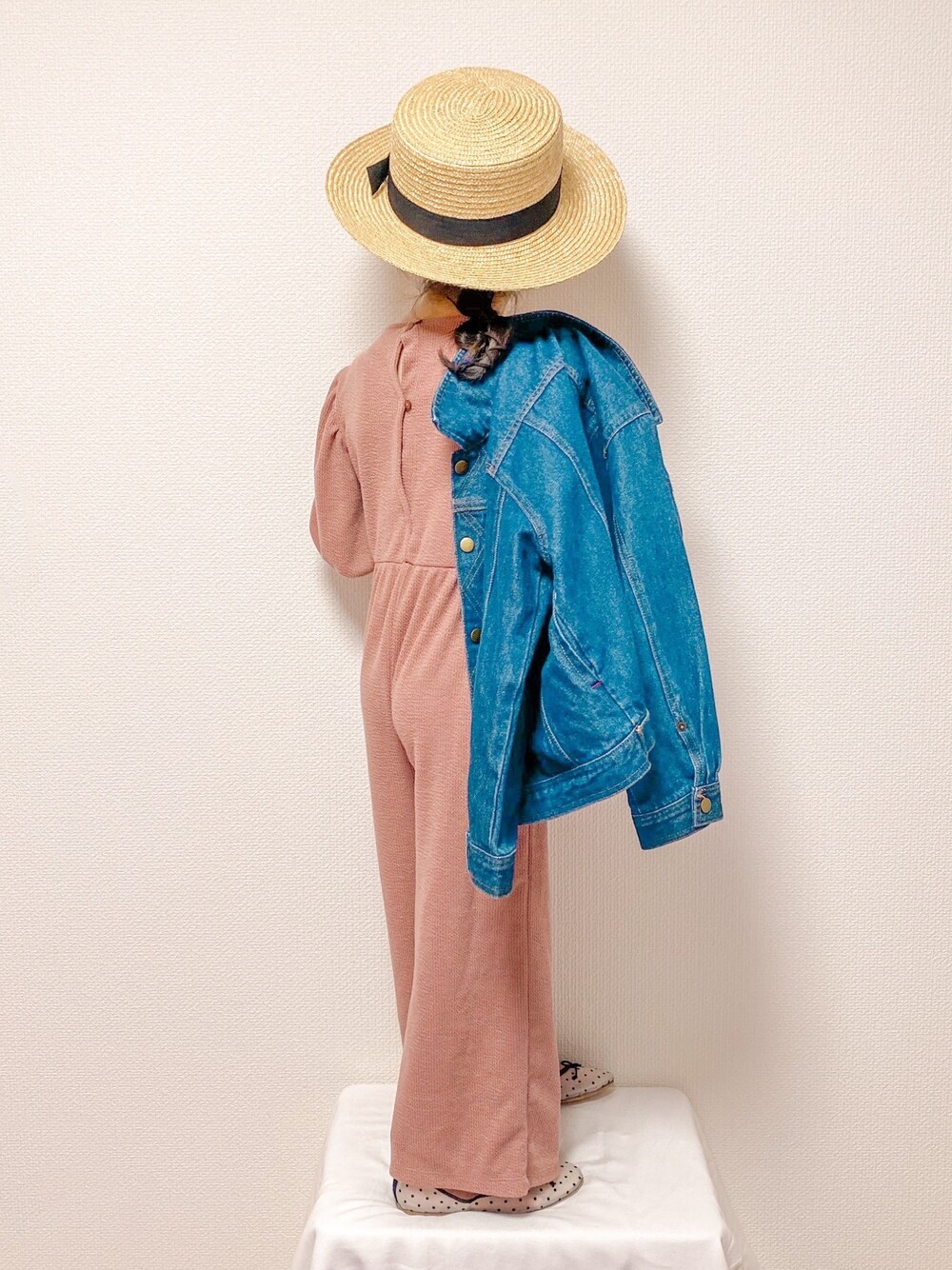 「デニムジャケット、シンプルコーデ、キッズコーデ、ZARA、ZARA KIDS、女の子コーデ、おんなのこ、kids、ピンク、カンカン帽」｜「ZARAのアイテム（バレエシューズ、ホワイト系）」を使った、ɴɪᴄᴏ.ᴀʏᴀさん（キッズ・110cm）の春コーディネートの1枚目の写真