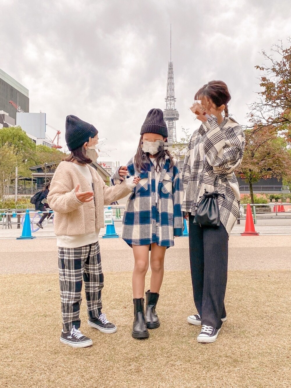 「秋コーデ、女の子、チェック、親子コーデ、キッズコーデ、シェフパンツ、リンクコーデ、ZARA KIDS、GU、姉妹コーデ」｜「THE CASUALのプリントデザイン 長袖カットソー ロンT キッズ（Tシャツ/カットソー、その他）」を使った、ɴɪᴄᴏ.ᴀʏᴀさん（キッズ・130cm）の秋コーディネートの1枚目の写真