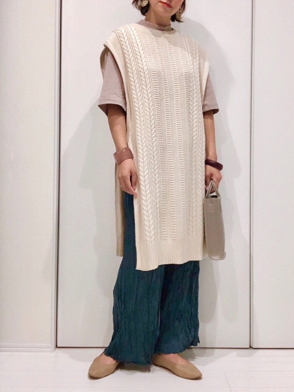 「シンプルコーデ、きれいめカジュアル、オトナ女子、ラクチンコーデ、シンプル、大人カジュアル、ママコーデ、プチプラ、秋コーデ」｜「GUのアイテム（Tシャツ/カットソー、ベージュ系）」を使った、𝐦𝐚𝐱𝐡𝐨𝐧𝐞𝐲さん（レディース・160cm）の秋コーディネートの1枚目の写真