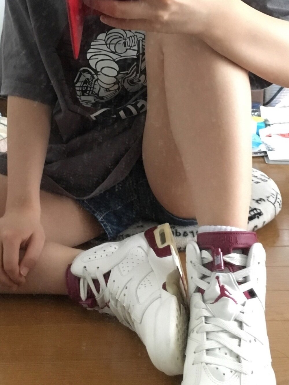 「air Jordan 6、ストリート、マルーン」｜「Leeのアイテム（デニムパンツ、ブルー系）」を使った、ringoさん（レディース・156cm）の夏コーディネートの1枚目の写真