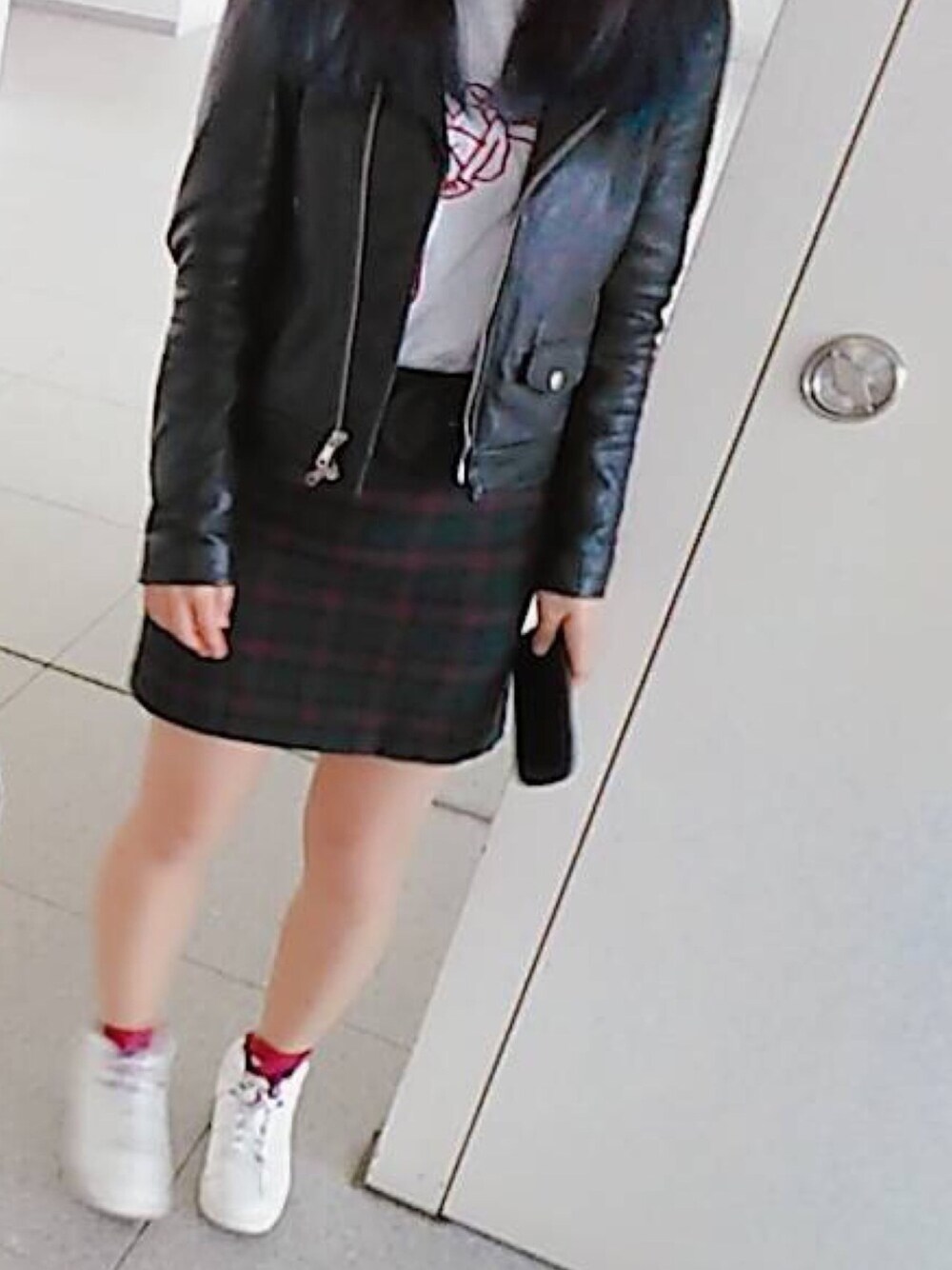 「ライダース、AIR JORDAN」｜「jouetieのTHRASHERスリーブロゴロングスリーブTEE（Tシャツ/カットソー、ホワイト系）」を使った、ringoさん（レディース・156cm）の秋コーディネートの1枚目の写真