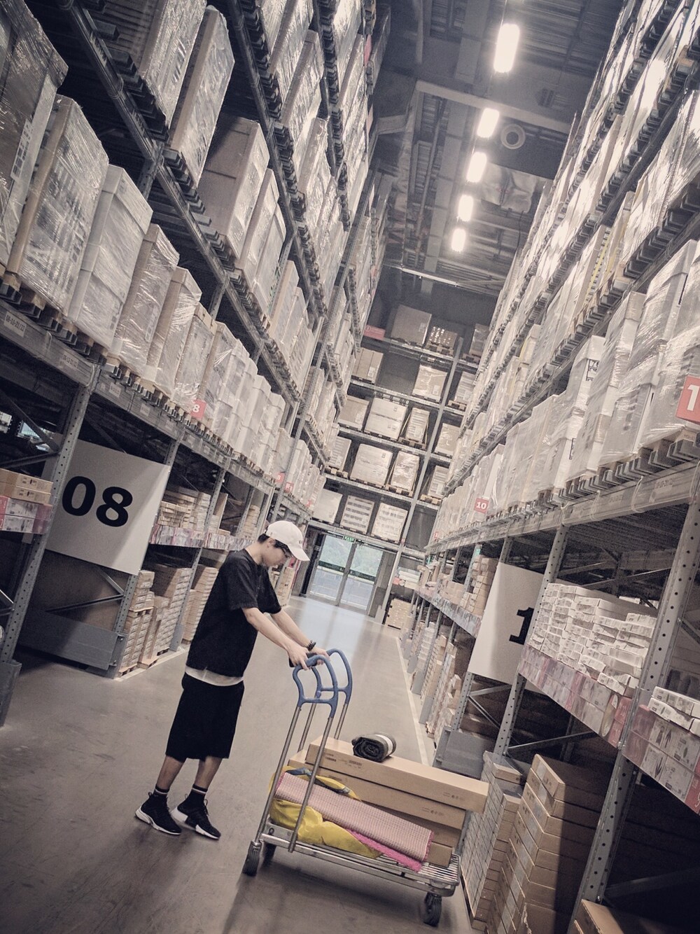 「IKEA」｜「Gosha Rubchinskiyのアイテム（キャップ、ホワイト系）」を使った、Arronbo05さん（メンズ・174cm）の夏コーディネートの1枚目の写真