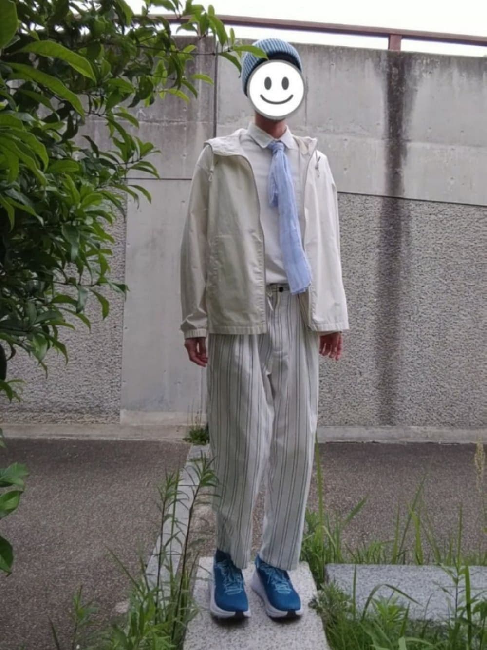 「ベイマックス」｜「UNIQLOのアイテム（トップス、ホワイト系）」を使った、T.Kさん（メンズ・178cm）の春コーディネートの1枚目の写真