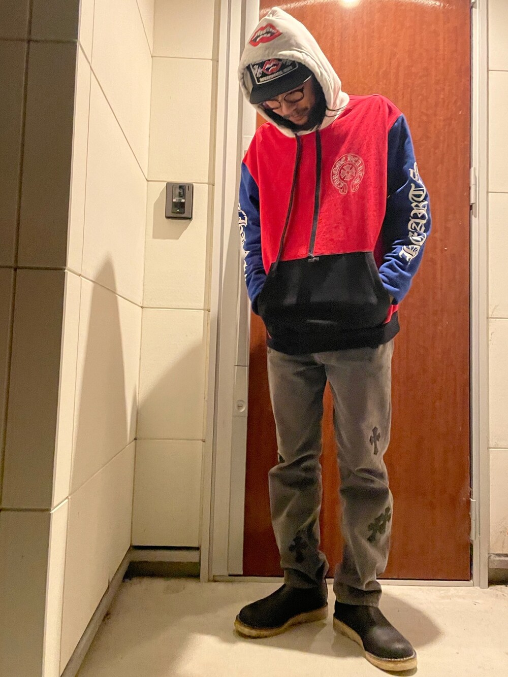 「トリコロールカラー、mattyboy90、Chrome Hearts」｜「CHROME HEARTSのアイテム（パーカー、その他）」を使った、TARさん（メンズ・178cm）の秋コーディネートの1枚目の写真