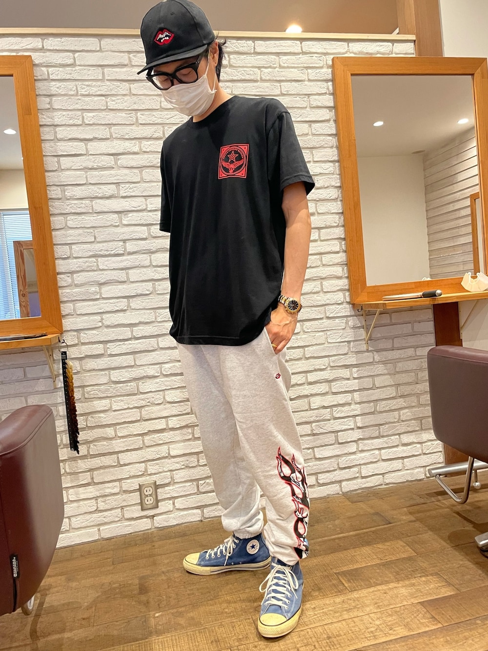「クロムハーツ、mattyboy、joeh oti、パジャマスタイル、スウェットパンツ、ラフカジ」｜「CHROME HEARTSのアイテム（Tシャツ/カットソー、ブラック系）」を使った、TARさん（メンズ・178cm）の春コーディネートの1枚目の写真
