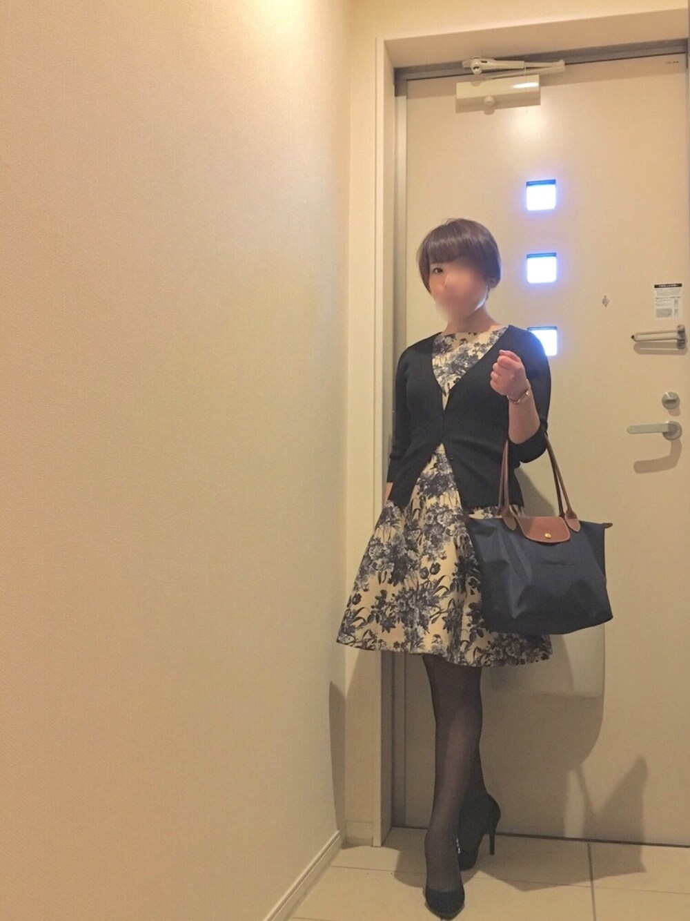 「おしゃれさんと繋がりたい、大人ガーリー、大人コーデ、ワンピース、パンプス、シンプルコーデ、骨格診断ストレート、骨格診断、ハイヒール、パーソナルカラースプリング」｜「DIANAのアイテム（パンプス、ブラック系）」を使った、hannaさん（レディース・149cm）の冬コーディネートの1枚目の写真