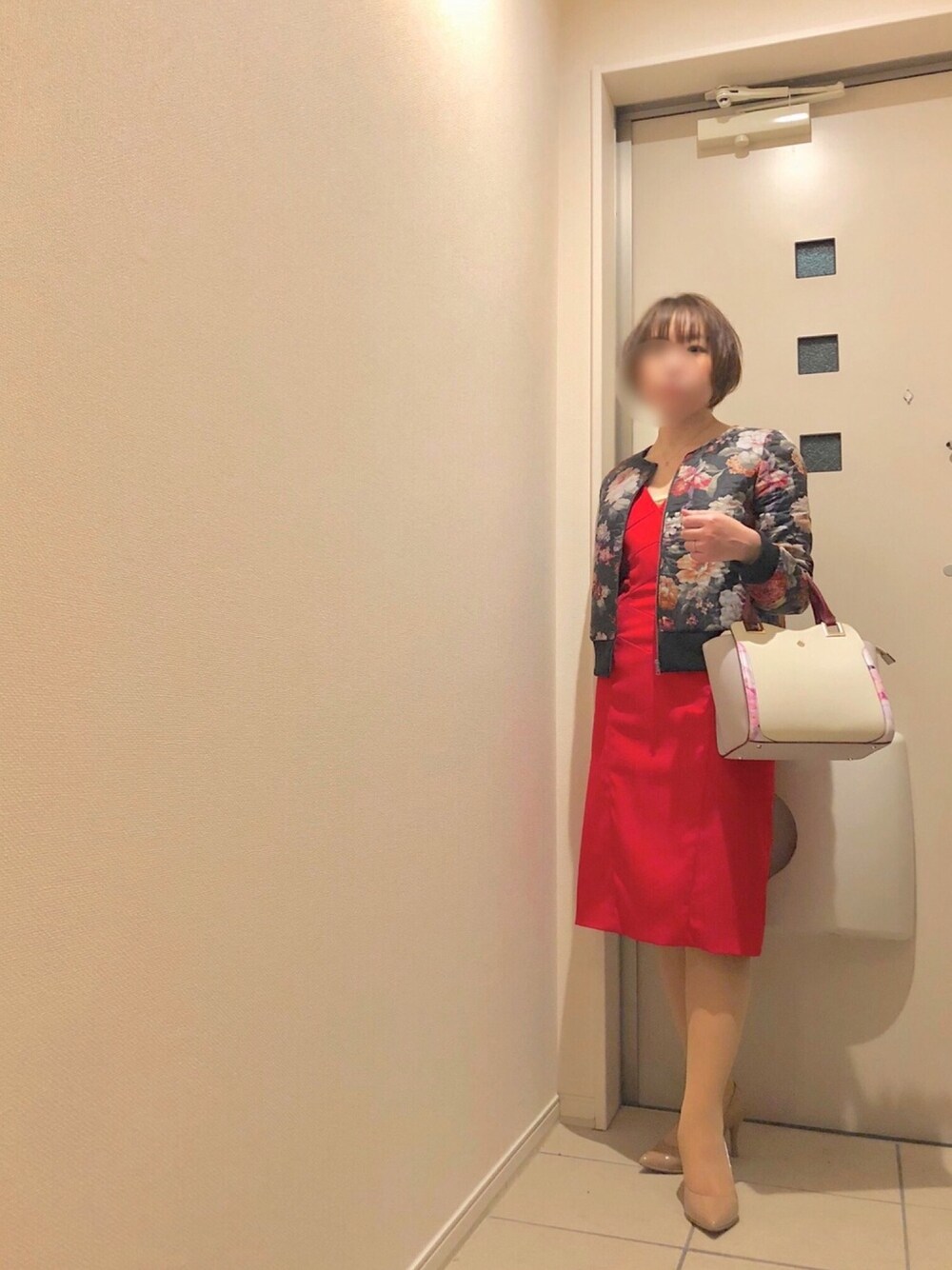 「春コーデ、春、おしゃれさんと繋がりたい、低身長、spring、骨格診断ストレート、ワンピース、花柄、赤、オトナ女子」｜「DIANAのアイテム（パンプス、ベージュ系）」を使った、hannaさん（レディース・149cm）の春コーディネートの1枚目の写真