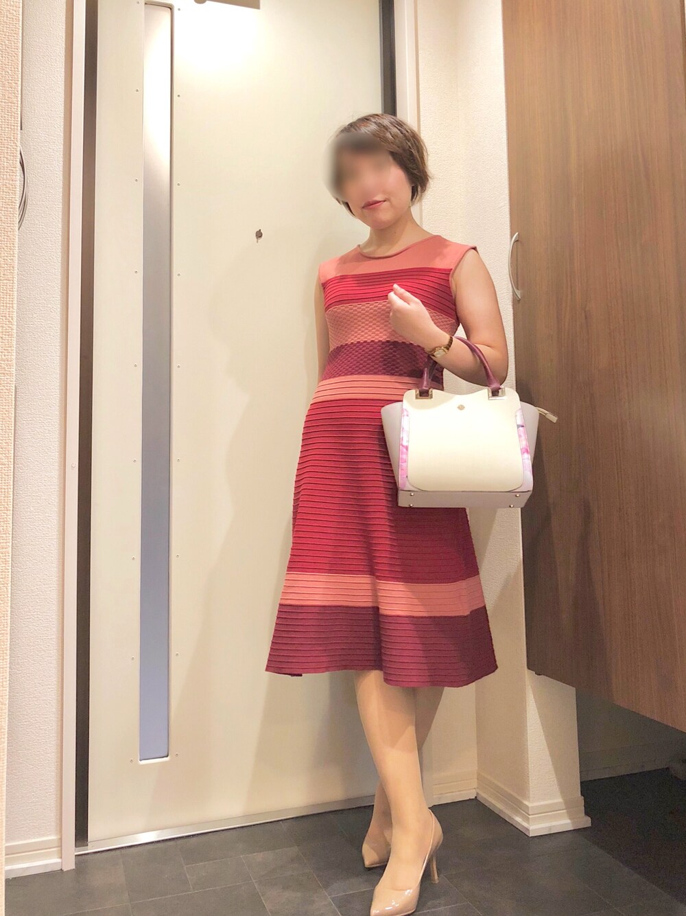「秋コーデ、シンプル、オトナカジュアル、低身長、ワントーンコーデ、オトナ女子、ニットワンピース、きれいめコーディネート、骨格診断ストレート、パーソナルカラースプリング」｜「ANAYIのアイテム（ワンピース、レッド系）」を使った、hannaさん（レディース・149cm）の秋コーディネートの1枚目の写真