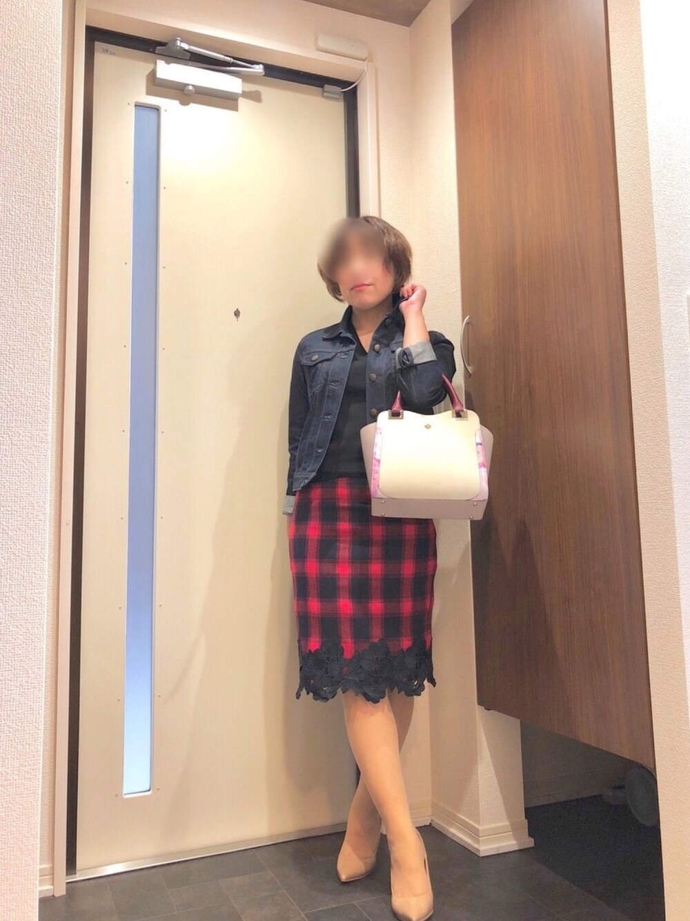 「オトナカジュアル、ootd、きれいめカジュアル、キレイめ、チェック、タイトスカート、Gジャン、骨格診断ストレート」｜「Rouge vifのGｼﾞｬﾝ2015AW（デニムジャケット、ブルー系）」を使った、hannaさん（レディース・149cm）の秋コーディネートの1枚目の写真