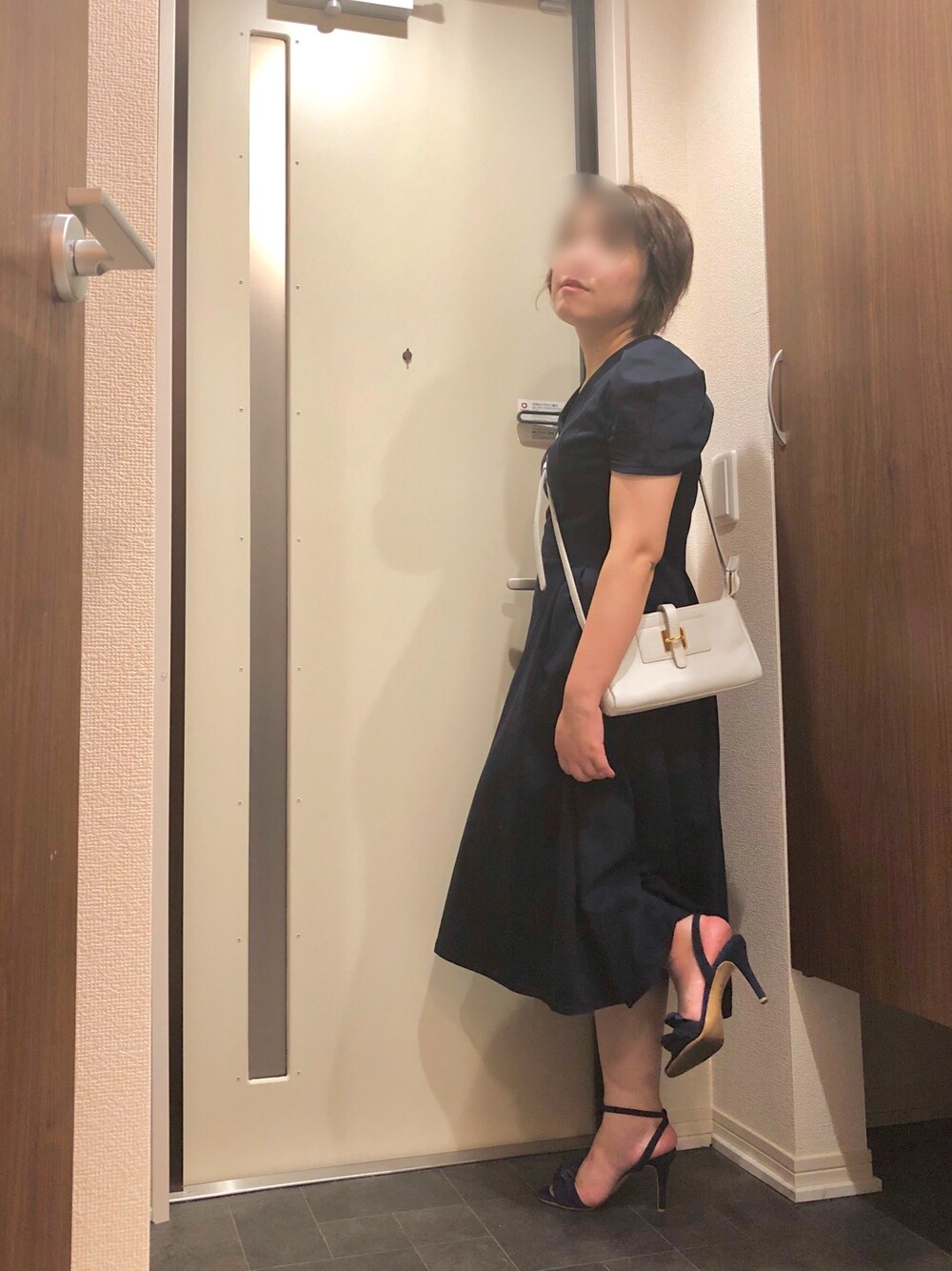 「シンプル、ラクチンコーデ、サンダル、キレイめ、ショートヘア、大人ガーリー、ミニバッグ、ネイビー×ホワイト、おしゃれさんと繋がりたい、ワンピース」｜「DIANAのアイテム（サンダル、ブルー系）」を使った、hannaさん（レディース・149cm）の夏コーディネートの1枚目の写真