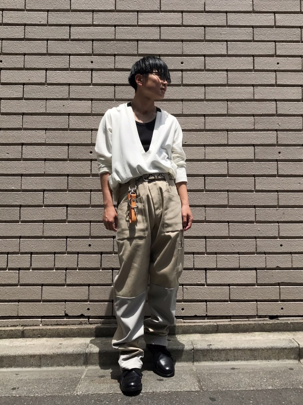 「Hender Scheme、sunsea、ポロシャツ、タックイン、ドレスシューズ、シンプル、きれいめカジュアル、夏コーデ、チノパン、オーバーサイズ」｜「SUNSEAのアイテム（ポロシャツ、ホワイト系）」を使った、Hideya -吾亦紅-さん（メンズ・173cm）の夏コーディネートの1枚目の写真