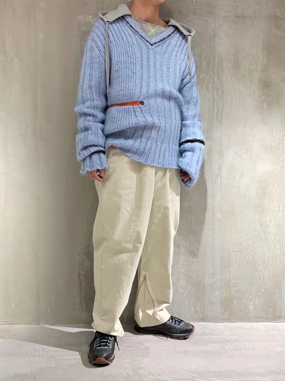 「GARDEN TOKYO、asics、kiko kostadinov、ニット、パーカー、gourmet jeans、シンプルコーデ、秋のコーデ、スニーカーコーデ、ootd」｜「ASICSのKIKO KOSTADINOV×ASICS/キココスタディノフ×アシックス/Gel-Delva1/ゲルデルバ1（その他シューズ、グリーン系）」を使った、Hideya -吾亦紅-さん（メンズ・173cm）の秋コーディネートの1枚目の写真