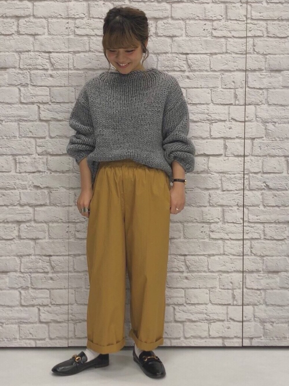 「大人カジュアル、シンプル、ootd、おしゃれさんと繋がりたい、カジュアル、プチプラコーデ、秋のコーデ、studio clip、スタディオクリップ(studio CLIP)、低身長」｜「studio CLIPのエプロンパンツ（その他パンツ、ベージュ系）」を使った、studio CLIP saitoさん（レディース・148cm）の夏コーディネートの1枚目の写真