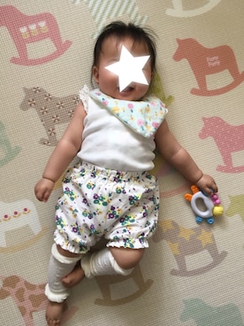 「KP（ケーピー）のアイテム（パンツ）」を使った、じゃすみんさん（キッズ・60cm）の春コーディネート